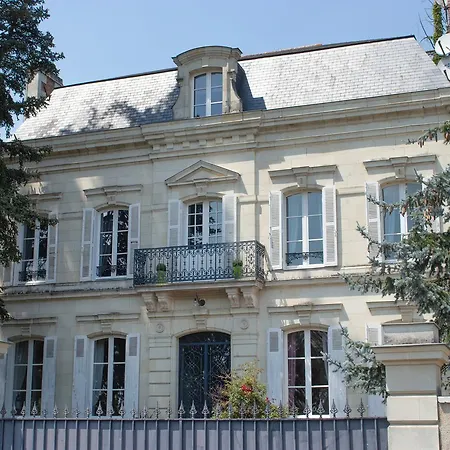 Au Val Des Cedres Bed & Breakfast