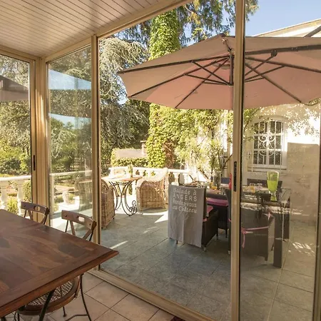 Au Val Des Cedres Bed & Breakfast
